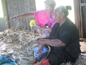 women-weaving-in-hunga-village-2